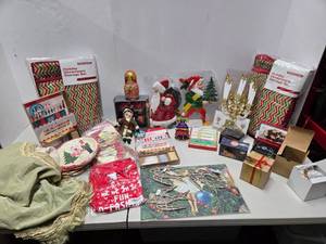 lot 365 image: LARGE Quality Estate Lot of Brand New Higher End Christmas Items & Decorations
