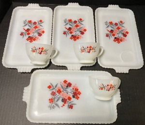 lot 24 image: Seven Piece LOT - Fire King  Anchor Hocking Floral Snack Plate and Cups