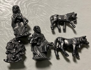 lot 41 image: Five Piece Pewter Miniatures LOT Nativity Scene