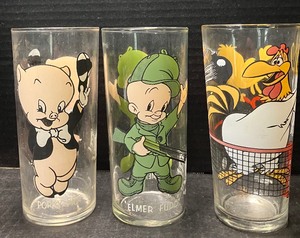 lot 54 image: Three Vintage 1973 Warner Brothers Cartoon Glasses Porky Pig, Elmer Fudd and Mr. Chicken