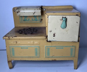 lot 57 image: Vintage 1940s Tin Toy Electric Stove  Oven