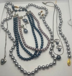 lot 105 image: Trifari Silver Bead Necklace Earring Set Vintage Silver Pearls Lot 7 PC