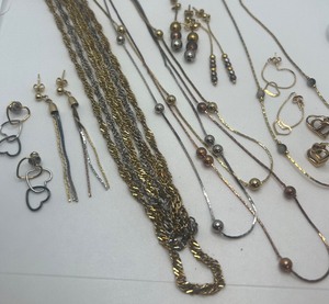 lot 123 image: Lot of Vintage Tri Tone Jewelry 1980s Chain Heart Jewelry Retro 9 PC Lot