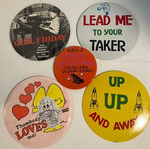 lot 110 image: Five Vintage Jumbo Buttons Pinback Novelty Buttons