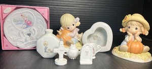 lot 113 image: Eight Piece LOT of Precious Moments
