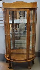 lot 128 image: Curved Lighted Curio with Key
