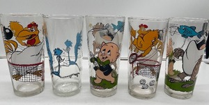 lot 87 image: Five Vintage 1970s Warner Brothers Cartoon Glasses Taz, Roadrunner
