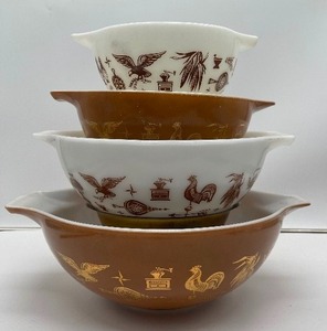 lot 90 image: Vintage Pyrex Early American Cinderella Bowl - Four Piece Set