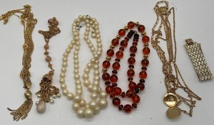 lot 217 image: Gold Tone Pearl and Bead Costume Jewelry