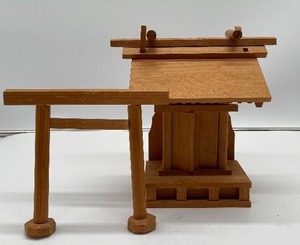 lot 193 image: 1945 Wooden Home Shrine from Japan