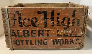 lot 190 image: Albert Lea Ace High Bottling Works Vintage Wooden Crate
