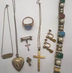 lot 189 image: Lot of Vintage Antique Jewelry Etched Locket, 10K Ring, Gold Tone Link Bracelet with Stones and Faux Pearls