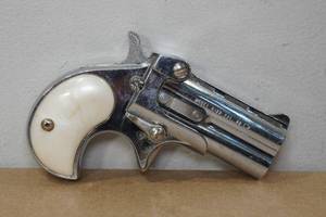 lot 1E image: Davis Industries D-22 .22 LR Derringer Pistol
