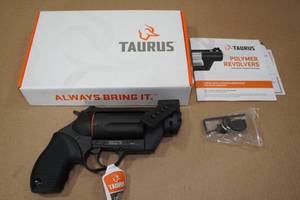 lot 1 image: NEW Taurus Judge Public Defender .45 LC.410 Bore Revolver - 2 Barrel