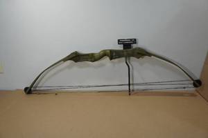 lot 4 image: Bear Whitetail II RH Compound Bow