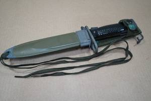 lot 18 image: US M6 Bayonet with M8A1 TWB Scabbard