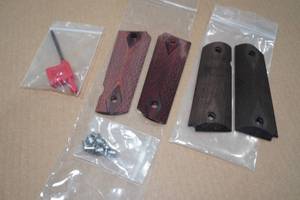 lot 31 image: Grips for 1911 Pistol