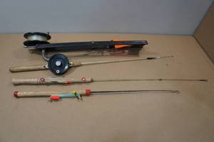 lot 35 image: 3 Ice Fishing Poles with Tip-Up