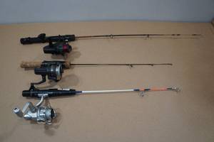 lot 36 image: 3 Ice Fishing Rod Reel Combos