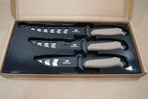 lot 59 image: Mossy Oak 3-Pack Hunting Knife Set