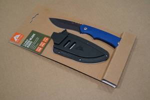 lot 61 image: Ozark Trail 7.5 Fixed Blade Knife