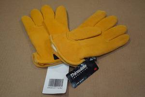lot 100 image: Yellow Deer Split Gloves -Medium