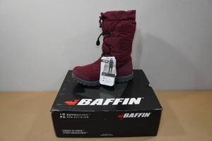 lot 110 image: Baffin Light Womens Winter Boots -Size 9