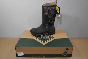lot 122 image: Muck Boots Mens Apex Pro Arctic Grip AT Traction Lug Hunting Boots -Size 7