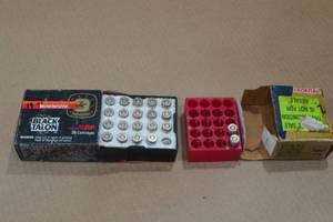 lot 146 image: 19 Winchester Black Talon 9mm 147 Gr SXT JHP Ammo and 2 Federal JHP
