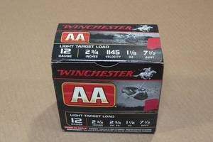 lot 226 image: 25 Winchester AA 12 Gauge 2-34 Light Target 7-12 Shot Shotshells