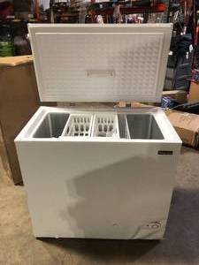 Magic Chef 7.0 cu. ft. Chest Freezer in White Damaged  Customer Returns See Pictures