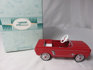 lot 13 image: Hallmark Classic 1964 12 Mustang C...