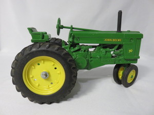 lot 29 image: John Deere 70 Tractor  (NO BOX)...