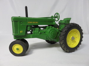 lot 37 image: John Deere 70 Tractor  Die Cast Met...