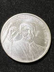 1 TROY OZ .999 FINE SILVER DONALD TRUMP ROUND