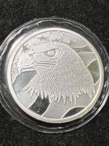 1 TROY OZ .999 FINE SILVER EAGLE ROUND