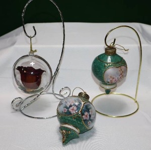lot 13 image: Bradford Exchange Vintage Lena Liu Porcelain Jeweled Hummingbird Ornament Set Etc.