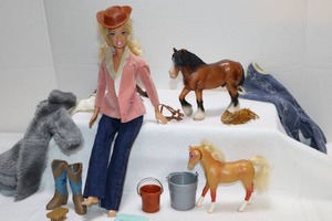 lot 5 image: Vintage Western Cowgirl Barbie Doll 1999 Mattel Indonesia, 2000 Schleich Germany Pony Foul Accessories etc