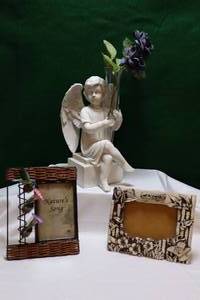 lot 33 image: Home DeCorAngel Statue Bud Vase Etc