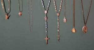 lot 112 image: Vintage JewelrySpiritual Religious Gold Eagle Rosaries Etc