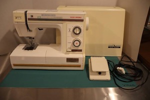 lot 15 image: Sewing Quilting AccessoriesNew Home Portable Sewing Machine WCarrying Case