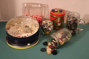lot 20 image: Vintage Button Collection