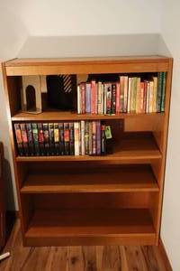 lot 25 image: Book Shelf Adjustable Veneer Pressed Board