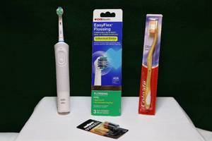 lot 82 image: Home HealthCareElectric Toothbrush Braun Oral-B EasyFlex Flossing wNIB Brush Heads
