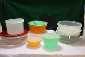 lot 85 image: Kitchen EssentialsPlastic Containers wLids Tupperware Etc