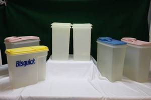 lot 87 image: Kitchen EssentialsPlastic Containers wLids Tupperware Etc