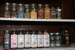 lot 91 image: Kitchen EssentialsGlass Spice Containers for ReUse