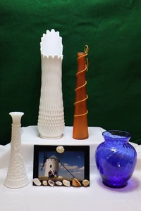 lot 34 image: Home DeCorFlower Bud Vase Milk Glass Hobnail Etc