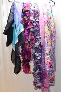 lot 136 image: Clothing AccessoriesDesigner-Style Scarves Neck Wraps