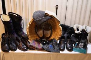 lot 147 image: Womens Sizes 7-8 Shoes, Boots, Hats Etc.